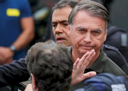 Delegado pede ao STF para ouvir Bolsonaro sobre arma apreendida