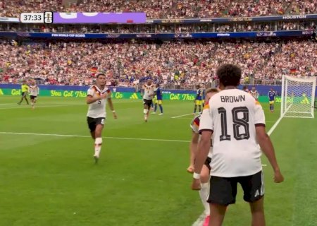 Fifa não vê irregularidade em gesto de árbitro de vídeo australiano na Copa do Mundo