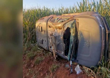 Viatura do DOF capota durante perseguição e capota na BR-267 em Maracaju