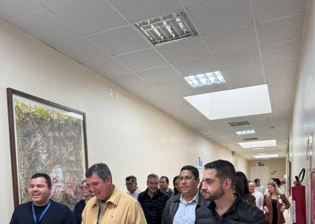 Governador Eduardo Riedel vistoria obras da nova UTI Neonatal do Hospital Cassems de Corumbá