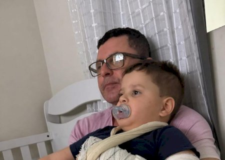 Criança de 4 anos enfrenta câncer agressivo e pai faz apelo por ajuda em Caarapó