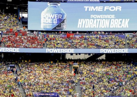 Calor intenso é desafio dentro e fora de campo na Copa do Mundo