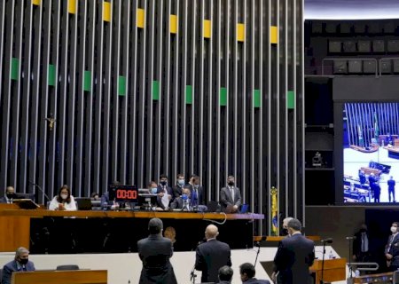 Dino intima partidos a explicar controle de emendas parlamentares