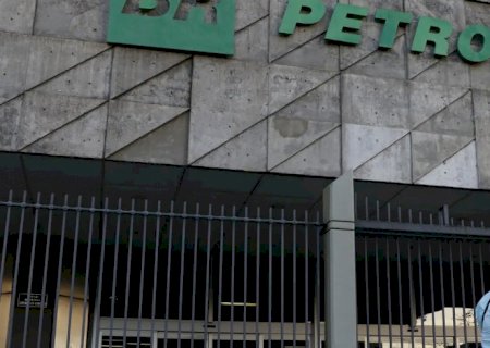 Com alívio da guerra, Petrobras reduz preço do querosene de aviação