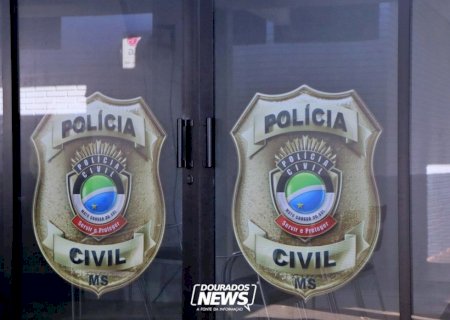 Idosa é encontrada fraca e sozinha enquanto companheiro estava na academia