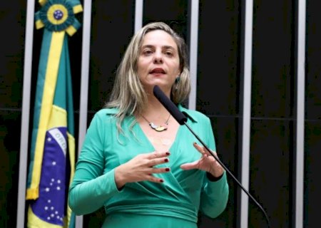 Comissão aprova adicional de 5% na aposentadoria para mulheres que cuidaram dos filhos