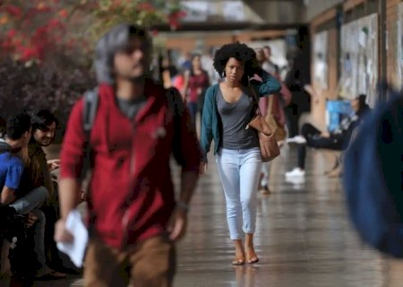 Mais de 54% dos graduandos já abandonaram curso para cuidar dos filhos