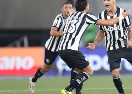 Com gol no último lance, Botafogo bate Santos na volta do Brasileirão