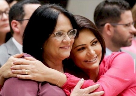 Damares diz que Michelle Bolsonaro ainda não decidiu sobre candidatura ao Senado