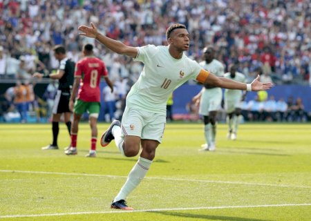 Mbappé faz "perseguição dupla" a Messi na Copa do Mundo em busca da terceira final seguida