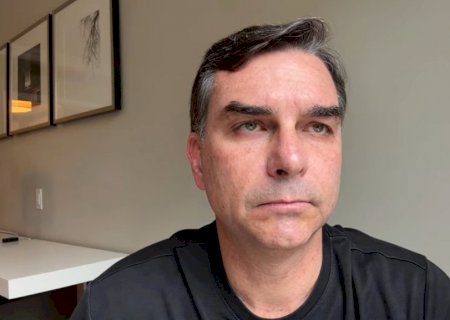 Flávio Bolsonaro defende EUA e diz que Lula lambe as botas da China