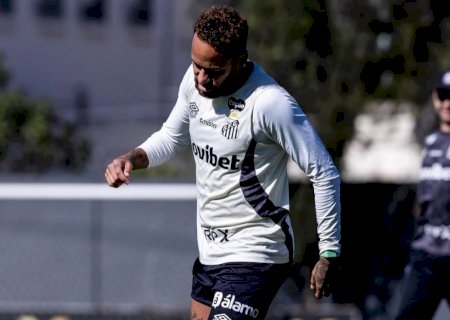 Preservado de jogo, Neymar faz belo gol em treino no CT do Santos; veja