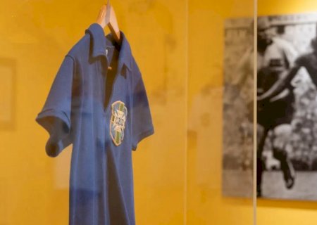 Camisa usada por Pelé na final da Copa de 1958 é vendida por R$ 25 mi