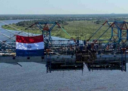 'Beijo das aduelas': Ponte da Rota Bioceânica é unificada entre MS e Paraguai