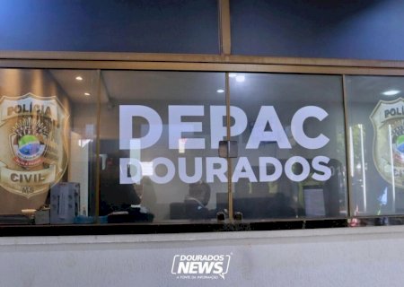 Após furtar barras de chocolate em Dourados, homem tenta fugir pulando muros de casas