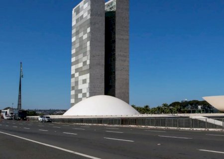Votação da MP que zera "taxa das blusinhas" é adiada para terça