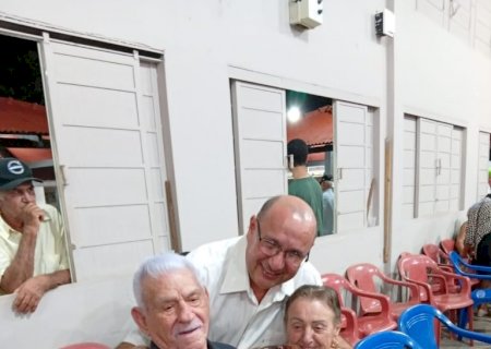 Noite de alegria e celebração: Adriano Martins prestigia Baile dos Idosos em homenagem ao Dia dos Pais