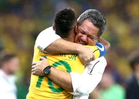 Dez anos após o ouro, Micale se rende a Neymar e analisa declínio de Luan