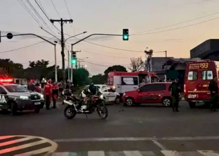 Motociclista morre ao ser atropelado duas vezes em cruzamento