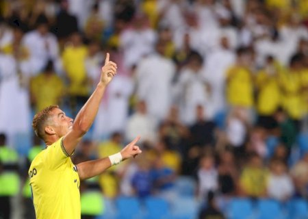 Cristiano Ronaldo faz primeiro jogo após a Copa do Mundo e marca o gol 977 com bonito giro