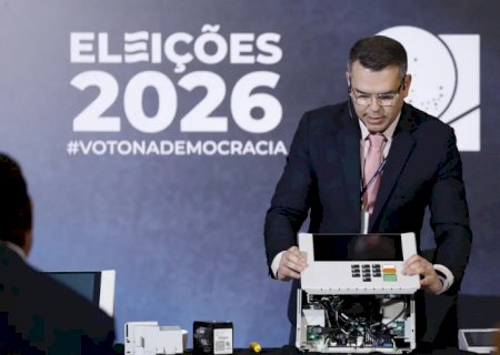 TRE-RJ abre urna para o público e defende segurança do voto eletrônico