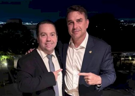 Vídeo - Flávio Bolsonaro pede votos para Rodolfo Nogueira e destaca atuação do deputado em defesa da segurança e do agronegócio