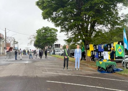 Flávio Bolsonaro cancela agenda de campanha em Juiz de Fora (MG)