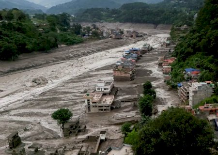 Nepal monitora dois lagos; risco de enchentes persiste