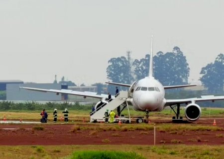 Avião da Latam com 151 passageiros sai da pista durante pouso