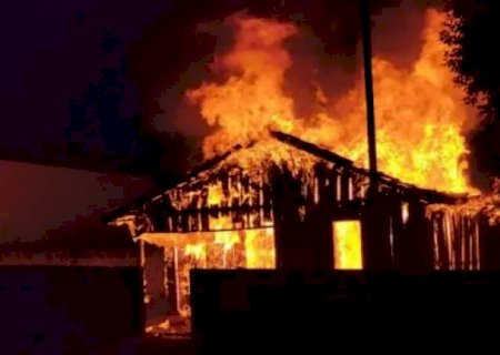 Mulher ateia fogo na casa da vizinha depois de briga entre os filhos no MS