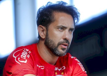 Everton Ribeiro revela dor crônica na lombar, inicia tratamento e vira desfalque no Bahia; entenda