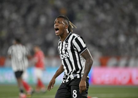 Danilo sente desconforto e desfalca o Botafogo por até duas semanas