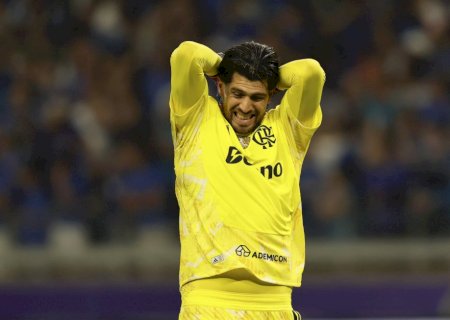 Gols sofridos pelo Flamengo em chutes de fora da área aumentam desconfiança sobre Rossi em 2026