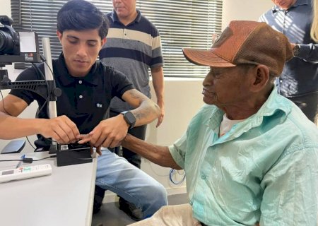 Indígena de 109 anos atualiza o 'RG' em 1&ordm; posto de identificação em aldeia de MS