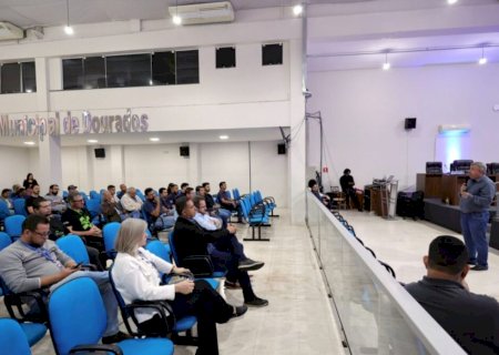 Prefeitura promove encontro com empresas para reforçar segurança e combater fios irregulares