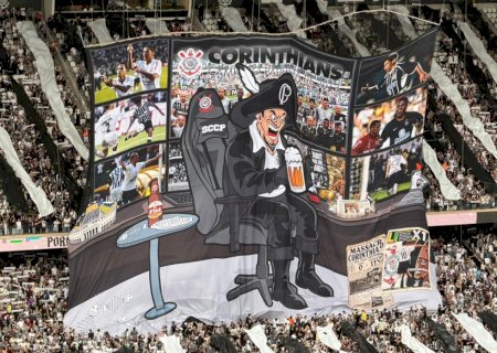 Torcida do Corinthians provoca Santos com mosaico na Arena