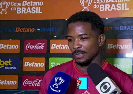 Cacá, do Vitória, se manifesta pela primeira vez depois de tentativa de rasgar camisa do Bahia