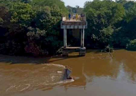 Corpo de motorista que caiu em rio após ponte desabar é encontrado