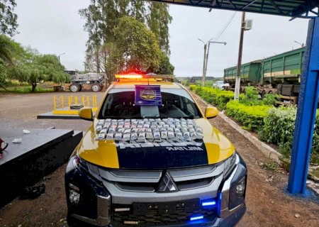 Mulher é presa com 15 kg de haxixe em van na MS-156