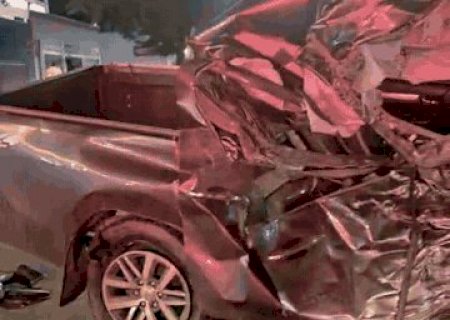 Hilux capota, fica com teto aberto e motorista &eacute; preso em Campo Grande