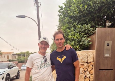 Rafael Nadal recebe visita surpresa de fã em casa e viraliza com reação