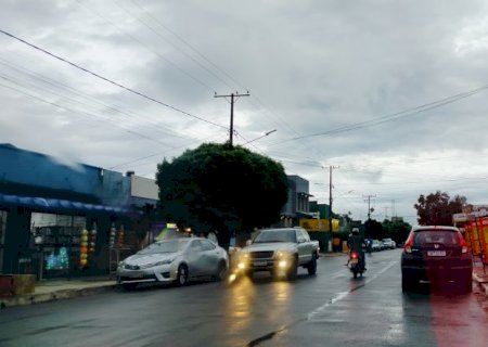 Itaporã amanhece com céu nublado após chuva durante a noite; previsão indica possibilidade de novas pancadas