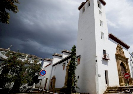 Terremoto atinge Granada e danifica prédios e carros