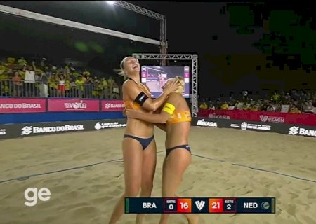 Técnico brasileiro segura jogadoras de vôlei de praia pelo braço e gera revolta na Itália