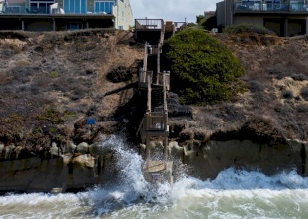 Elevação do nível do mar destrói casas e invade praias na Califórnia