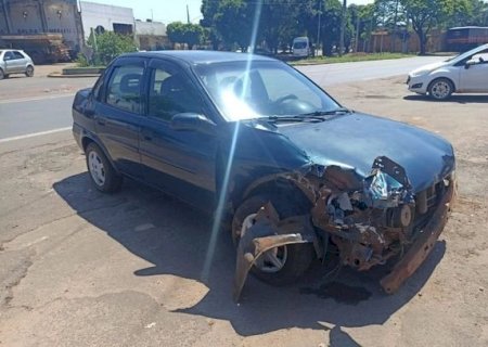 Caarapó - Colisão entre carreta e Corsa deixa motorista encaminhada ao hospital