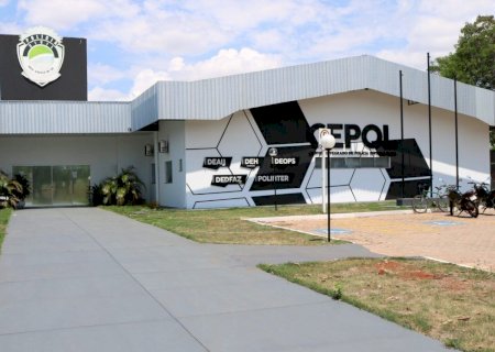 Homem é preso após passar dias se masturbando em veículo próximo a escola