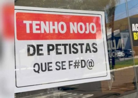 'Tenho nojo de petista', placa de loja chama atenção em Campo Grande (vídeo)