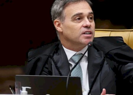 Mendonça acompanha Fachin e vota por julgamento separado de Moraes