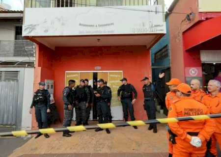Homem mata a irmã dentro de comércio e depois tira a própria vida